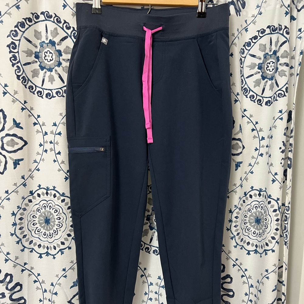 FIGS Zamora jogger in night sky